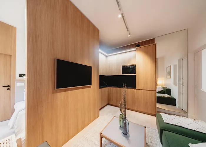 Center Of With Terrace By Prestige Париж